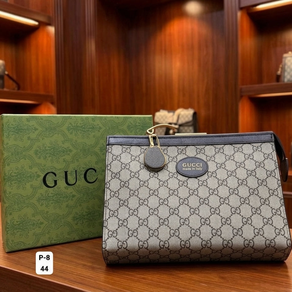 GUCCI GG Supreme Canvas Frame Zip Clutch Pouch